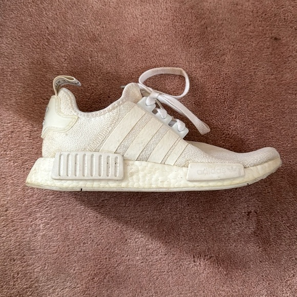 Size 6, white ultra boost - Picture 2 of 5